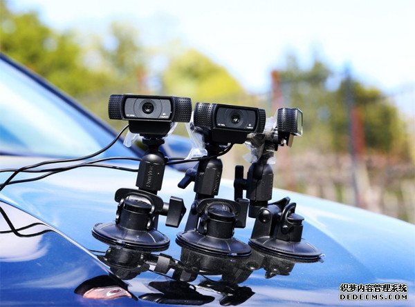 裝載在Auto X測(cè)試車輛上的普通攝像頭